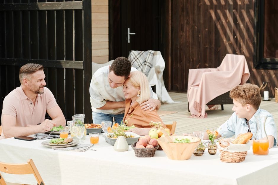 Family Meals Outdoors: Keeping It Simple